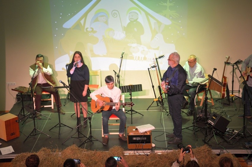 Stalowa Wola. Fiesta Amigos i goście zaśpiewali i zagrali na koncercie kolęd i pastorałek [ZDJĘCIA, WIDEO]
