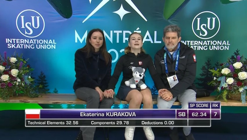 Jekaterina Kurakowa ze swoimi trenerami w oczekiwaniu na...