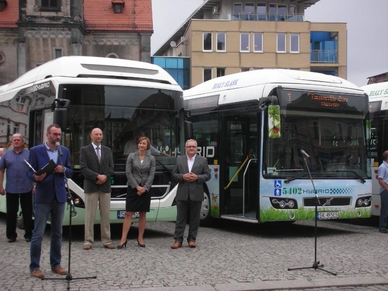 Autobusy hybrydowe wyprodukowane we Wrocławiu trafiły do Tarnowskich Gór (ZDJĘCIA)