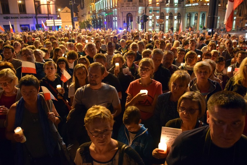 Kolejny "Łańcuch światła" w Lublinie. Protestowało około tysiąca osób [ZDJĘCIA]