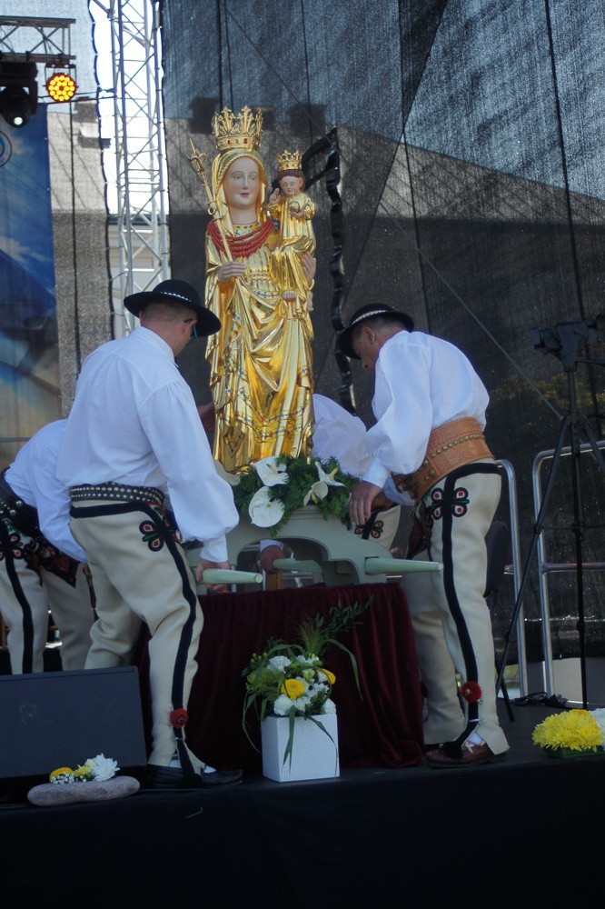 Nowy Targ. Msza z okazji 40-lecia wizyty Papieża na Podhalu [ZDJĘCIA]