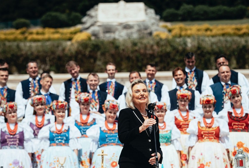 Zespół Pieśni i Tańca "Śląsk" w trasie koncertowej w...