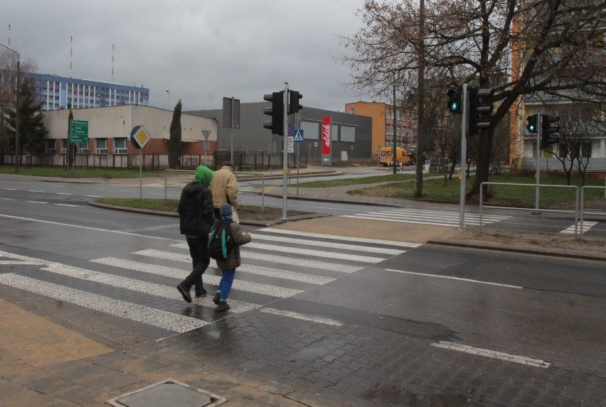 Kolejne dwa przejścia dla pieszych na radomskich ulicach zyskały sygnalizacje świetlne