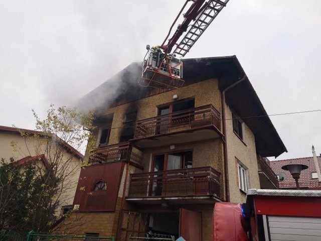 Płonął budynek mieszkalny na osiedlu Lekarka w Wieliczce. W...