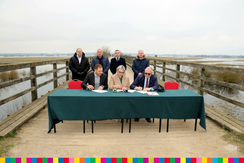 Podpisanie umowy na remont mostu w Bronowie.