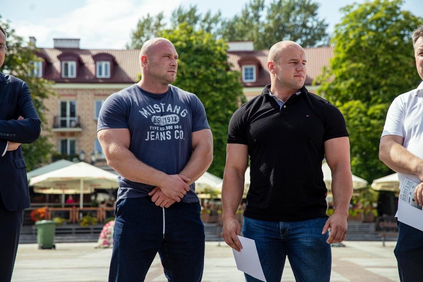 Marek Czajkowski (z prawej) i Grzegorz Łaniewski powalczą o...