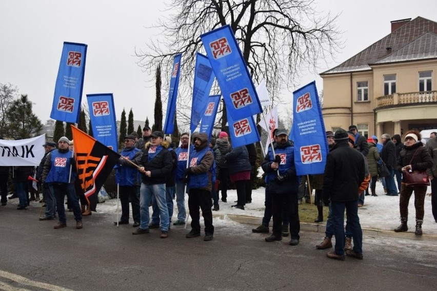 Zawiercie: Pracownicy pikietowali przed odlewnią [WIDEO, ZDJĘCIA]