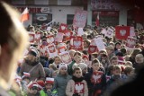 Pobili rekord Polski we wspólnym śpiewaniu hymnu! W Pucku zebrało się ponad 2,5 tys. osób [ZDJĘCIA]