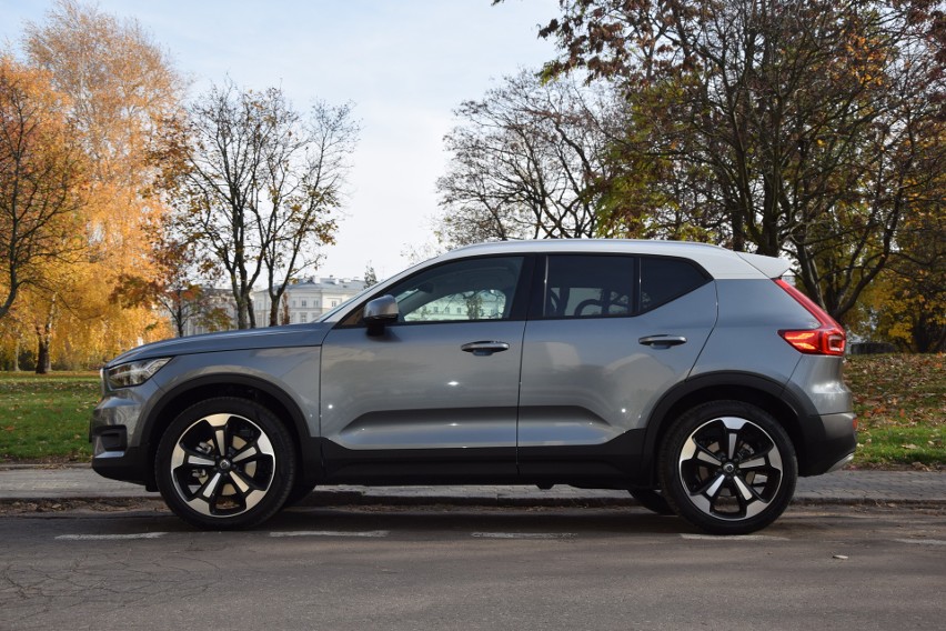 Volvo XC40...