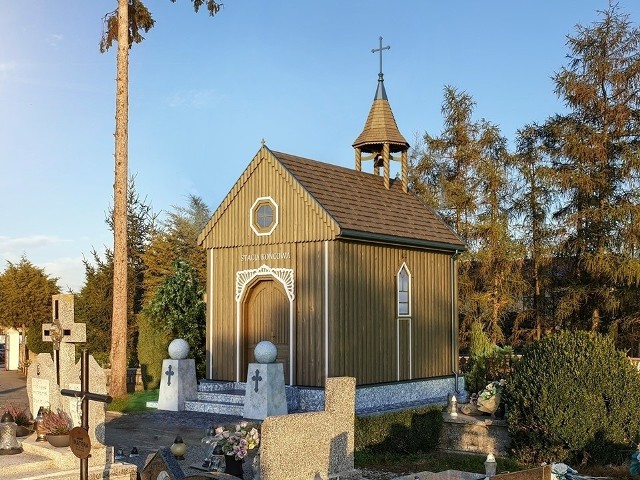 Zabytkowa austro-węgierska kapliczka z 1915 roku stojąca na Cmentarzu Klasztornym w Jędrzejowie, właśnie tak będzie wyglądać po renowacji.