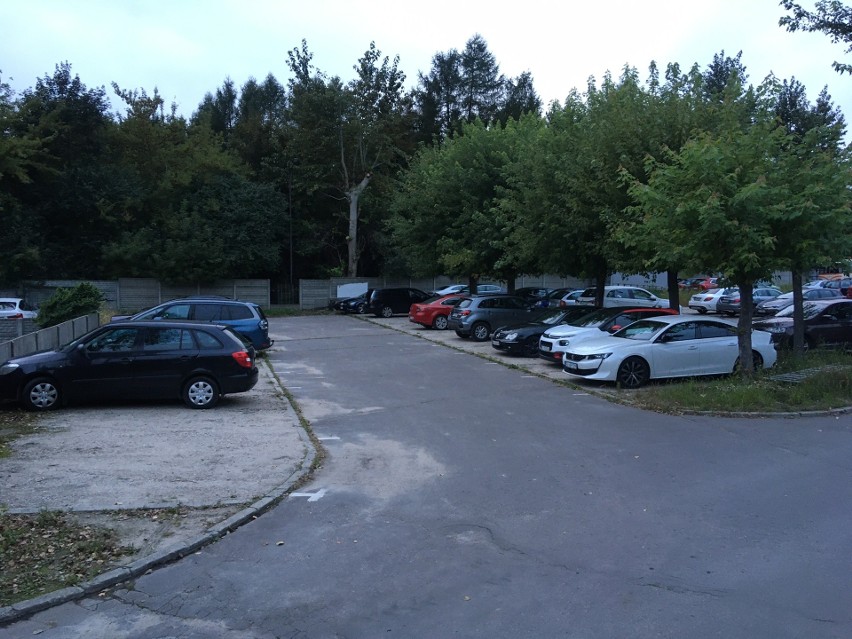 Sztuka parkowania w Łodzi. Coraz więcej łodzian wybiera parkingi strzeżone