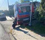 Wypadek w gminie Wielka Wieś. Motocyklista zderzył się z samochodem osobowym. Jedna osoba ranna