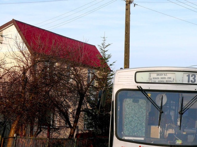   Wszystkie kursy są teraz realizowane sprzed szkoły w Rudniku, w gminie Brody