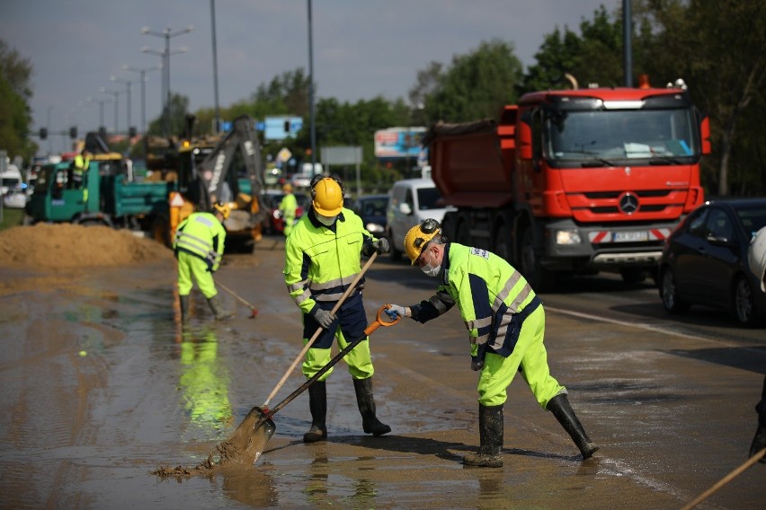 Wielka awaria na ul. Wielickiej spowodował dziś utrudnienia