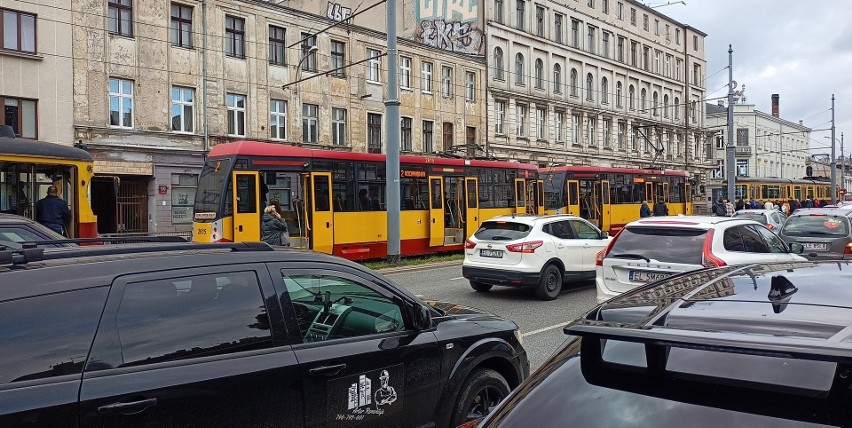 Awaria MPK Łódź. Zatrzymanie tramwajów na Zachodniej w kierunku Manufaktury. Tramwaje jeździły objazdami 12.10.2021