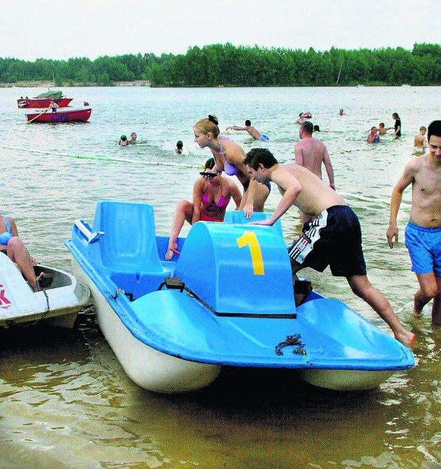 Jezioro paprocańskie ma szanse stać się atrakcyjne przez całe lato. Na razie nie jest z powodu sinic