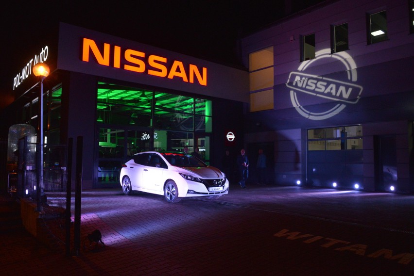 Salon Nissana w Kielcach w nowej odsłonie i w nowym miejscu. A także z możliwością obsługi samochodów elektrycznych (WIDEO, ZDJĘCIA)