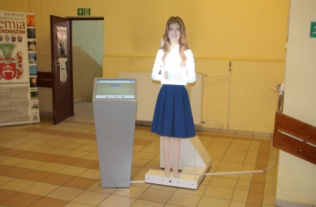 W holu starostwa Powiatowego w Przysusze stanęło urządzenie elektroniczne służące petentom do usprawnienia obsługi.