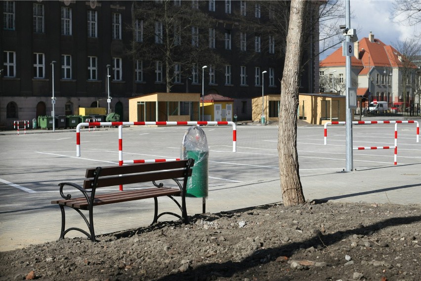 Tymczasowy dworzec PKS we Wrocławiu powstał na tyłach...