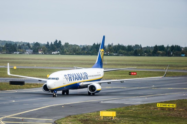 Od niedzieli na wrocławskim lotnisku obowiązuje nowy rozkład lotów. Na miłośników podniebnych podróży czeka 58 połączeń, w tym 41 obsługiwanych przez tanie linie. Nowy rozkład, to także promocyjne ceny na niektóre kierunki. Zostało Ci jeszcze trochę urlopu, ale nie wiesz dokąd i za ile polecieć? Sprawdziliśmy najtańsze połączenia z wrocławskiego lotniska na późną jesień.Oto najciekawsze i najtańsze oferty lotów z wrocławskiego lotniska.Zobaczcie kolejne miejsca, posługując się klawiszami strzałek na klawiaturze, myszką lub gestami.