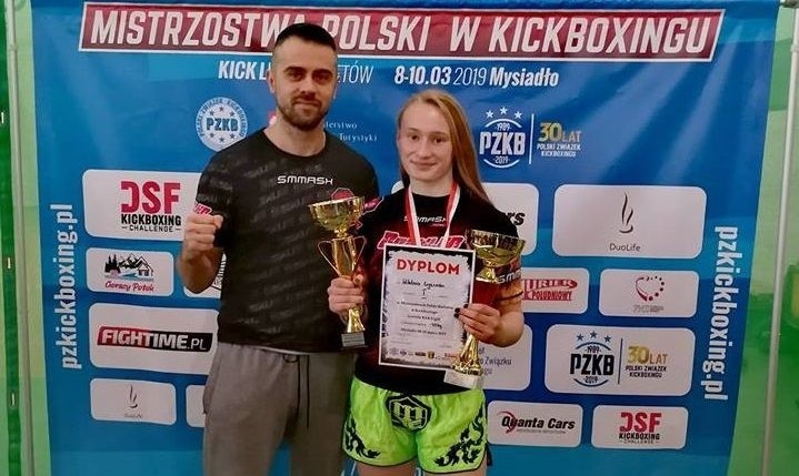 Wiktoria Czyżewska wraz z trenerem Marcinem Kijem.