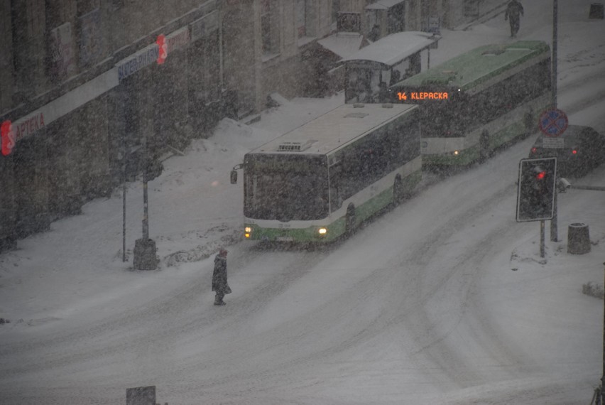 Białystok. IMGW ostrzega. Znów atak zimy. Mogą wystąpić zawieje i zamiecie śnieżne. Będzie ślisko