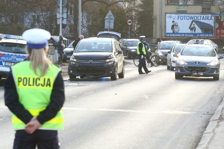 Wypadek na mostach Chrobrego we Wrocławiu 24.02.2021