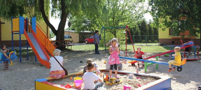 Jedną z inwestycji, które zostały zrealizowane w tym roku jest plac zabaw przy ulicy Sienkiewicza