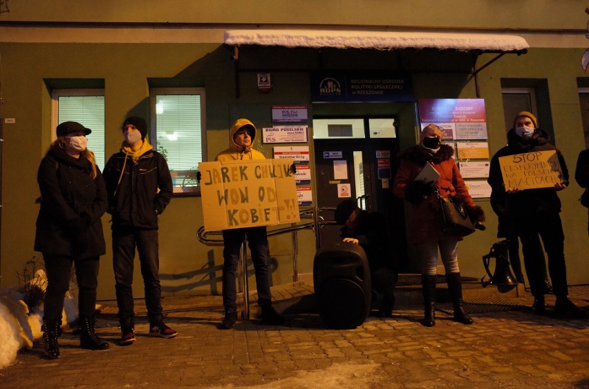 "Nie dla piekła kobiet". Po opublikowaniu wyroku TK w sprawie aborcji Strajk Kobiet wrócił na ulice Rzeszowa 