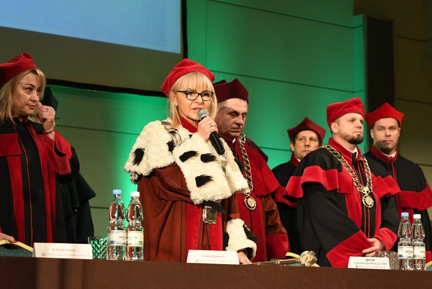 Inauguracja roku akademickiego 2022/2023 Staropolskiej Akademii Nauk Stosowanych w Kielcach. Zobaczcie zdjęcia z uroczystości 