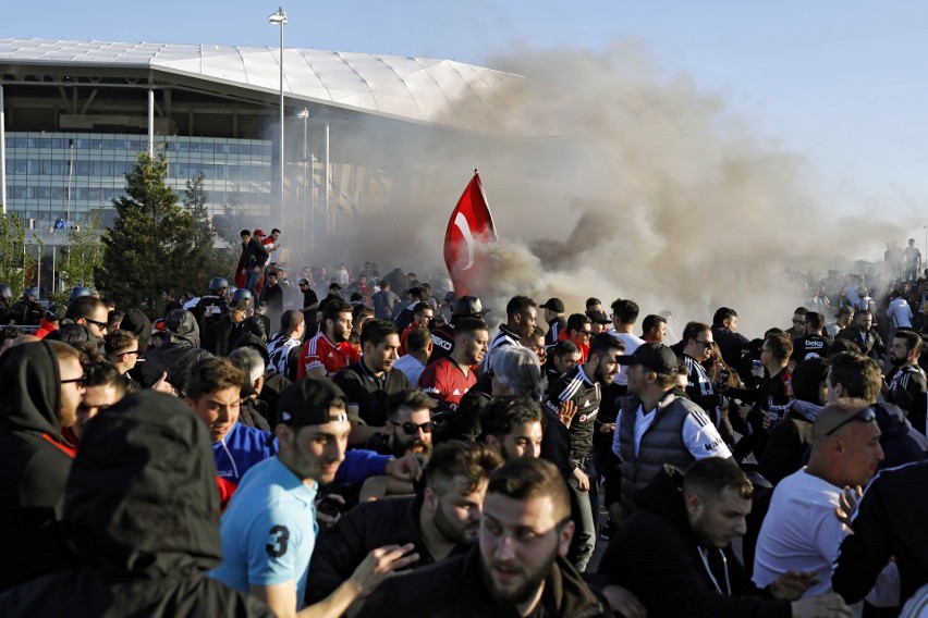 Lyon - Besiktas: Burdy przed i na stadionie
