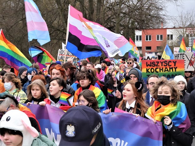 "Miłość! Nie wojna" - pod takim hasłem ulicami Koszalina w sobotę przeszedł 3. Marsz Równości.