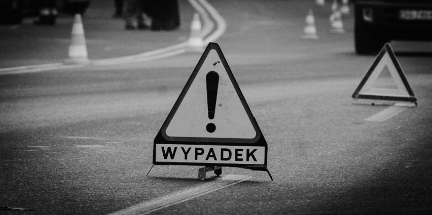 Śmiertelny wypadek w Gwieździnie (powiat człuchowski). Zderzenie osobówki i ciężarówki, nie żyją dwie osoby! 