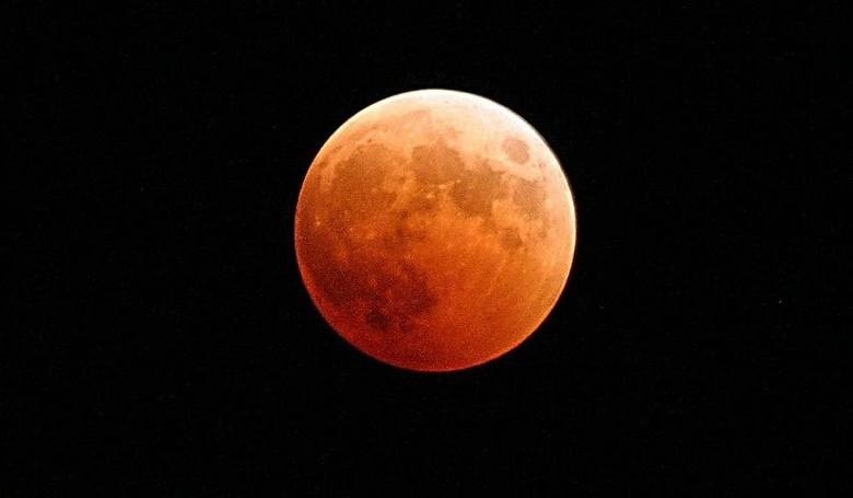 Krwawy Superksiężyc 2018 ONLINE. Super Blue Blood Moon LIVE...