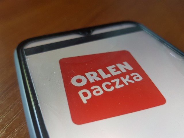Jak czytamy w piątek w „Rzeczpospolitej”, w Ministerstwie Aktywów Państwowych analizowana jest koncepcja podzielenia Poczty Polskiej i połączenia z Orlenem.