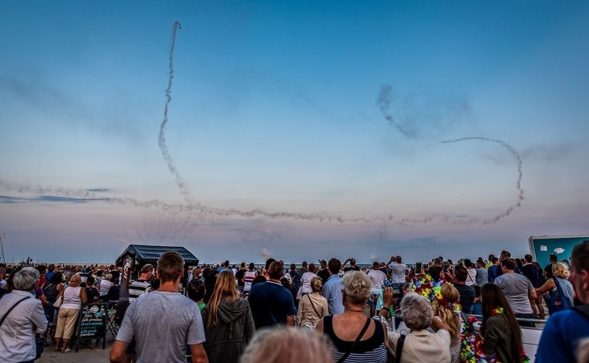 Gdynia Aerobaltic 2018. Pokazy lotnicze Gdynia 2018. Podniebne akrobacje na śródmiejskiej plaży [zdjęcia]