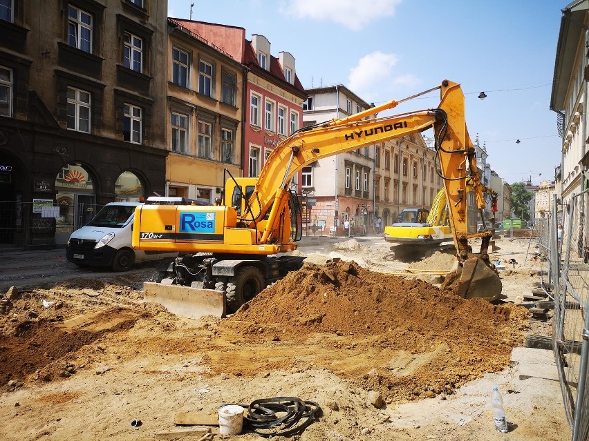 Kraków. Postęp prac przy przebudowie ulicy Krakowskiej [ZDJĘCIA]