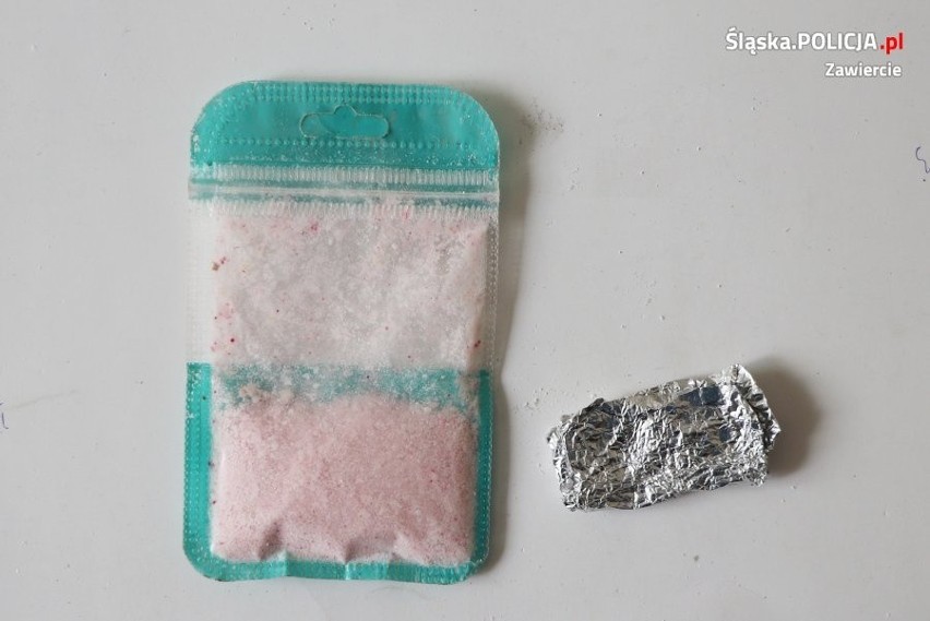 Policjanci z Ogrodzieńca przechwycili ponad kilogram narkotyków. Zaczęło się od rutynowej kontroli
