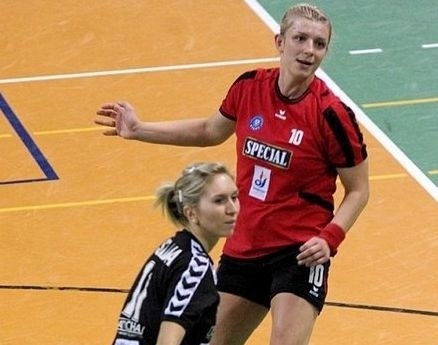 Justyna Domnik (w czerwonej koszulce) dzisiaj ma podpisać kontrakt z KSS Kielce.