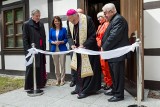 Bydgoszcz ma nowe muzeum, a w nim ornaty z krypt fary, czerwone buty papieża i meksykański real wart miliony dolarów