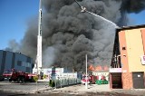 Wielki pożar w Łodzi. Płoną zakłady Wifama (zdjęcia, wideo)