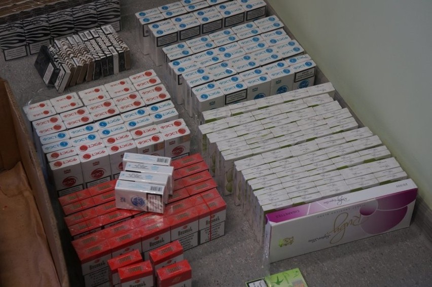 Bytom: Policjanci i celnicy przejęli 100 tys. sztuk papierosów