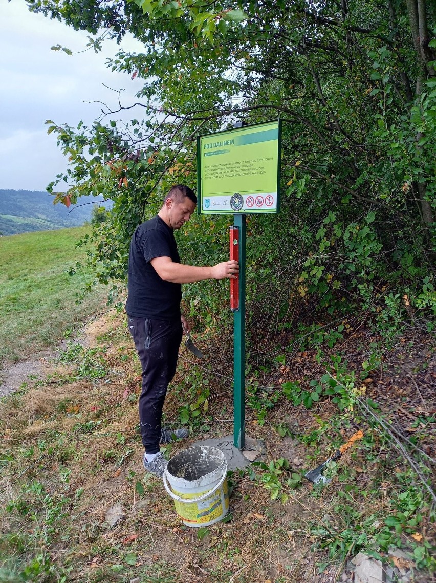 Myślenice. Spacery po Górze Plebańskiej są ciekawsze, dzięki inicjatywie strażaków z Górnego Przedmieścia