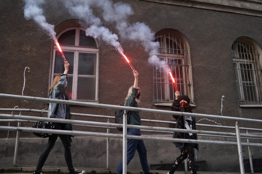 Po tym, jak w czwartek Trybunał Konstytucyjny swoim wyrokiem...