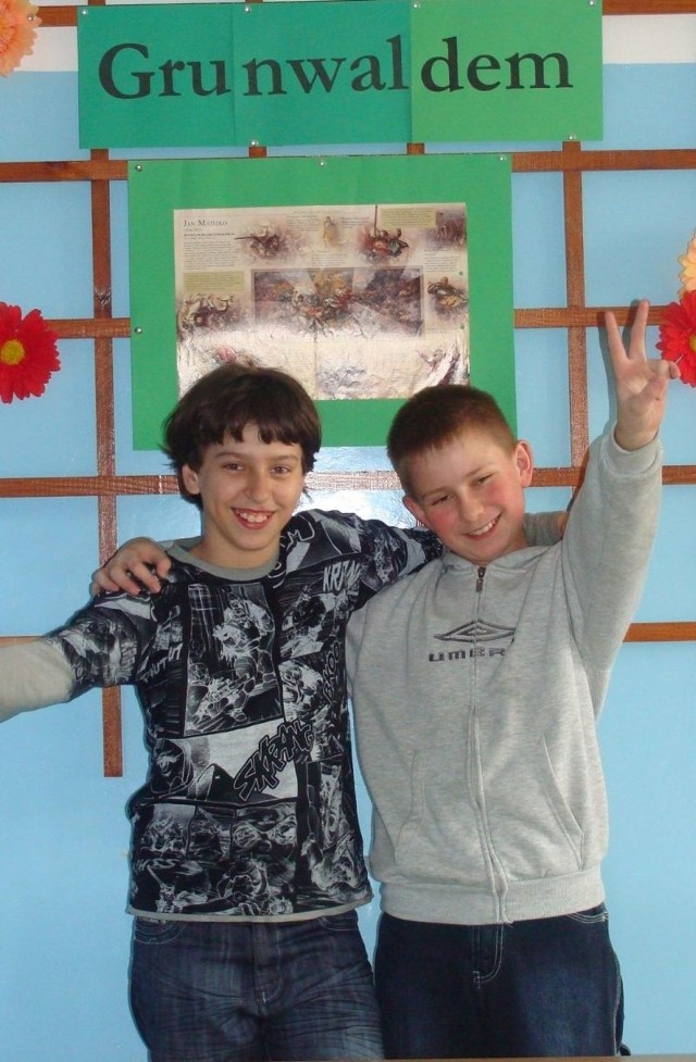 Gabriel Trybek i Szymon Król - uczniowie podstawówki w Rembieszycach
