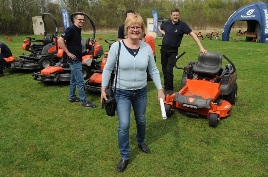 W ogrodzie. Nowoczesne, ręczne urządzenia akumulatorowe: pilarki, kosiarki i podkaszarki skutecznie zastępują narzędzia spalinowe