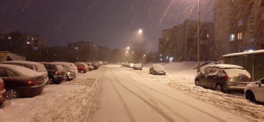 Ślisko na drogach województwa śląskiego. IMGW wydał...