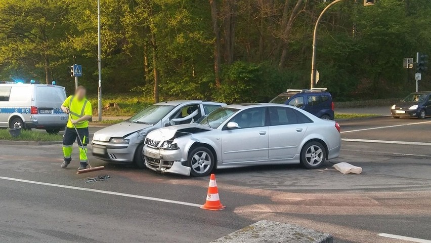 Do zderzenia samochodów doszło w poniedziałek, 23 kwietnia,...