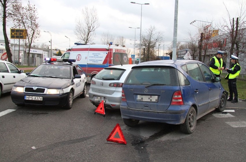 Wypadek w Kielcach w dużym korku. Dwie kobiety w szpitalu 