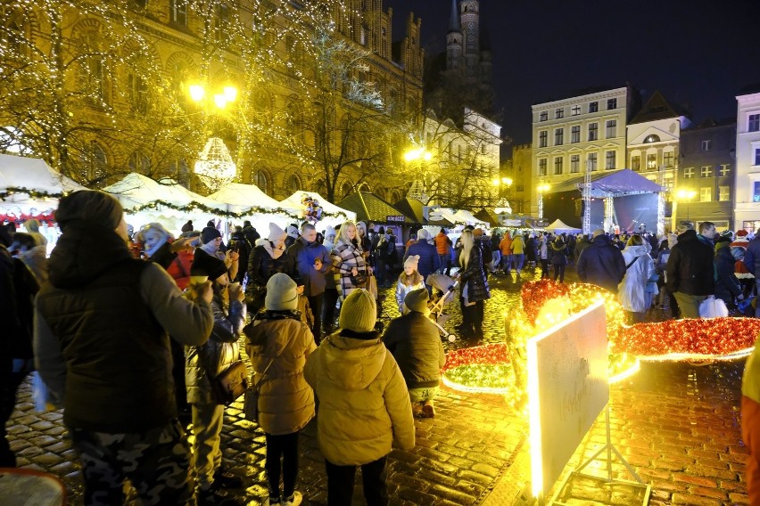 Jarmark Bożonarodzeniowy w Toruniu jest już otwarty. Mamy zdjęcia!